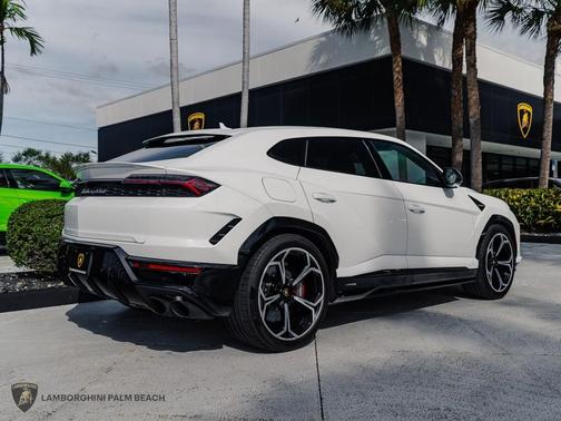 2025 Lamborghini Urus SE