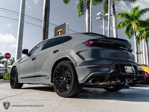 2025 Lamborghini Urus SE