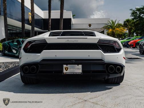 WHITE 2019 Lamborghini Huracan LP580-2