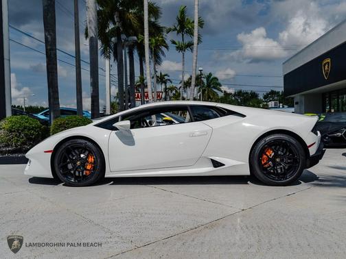 WHITE 2019 Lamborghini Huracan LP580-2