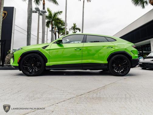 2025 Lamborghini Urus SE