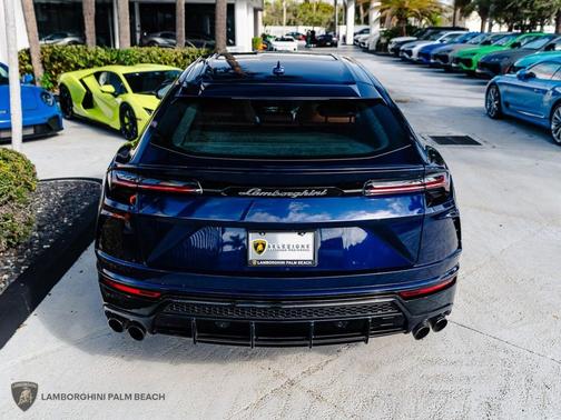 2022 Lamborghini Urus 