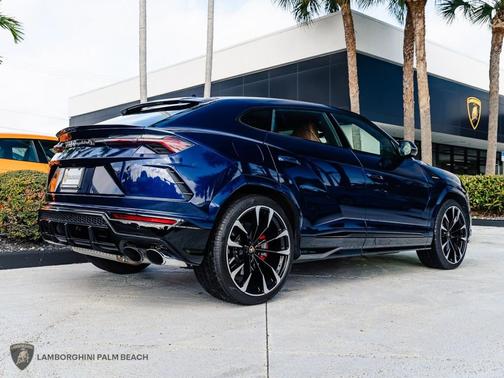 2022 Lamborghini Urus 