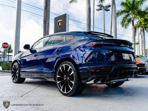 2022 Lamborghini Urus 
