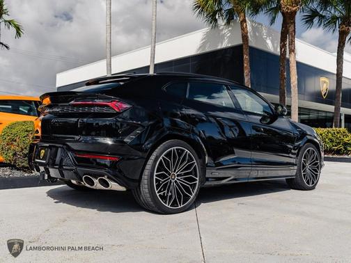 2025 Lamborghini Urus SE