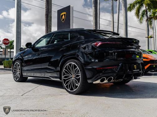 2025 Lamborghini Urus SE