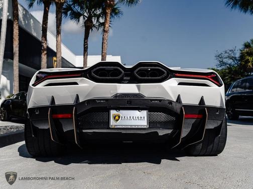 Bianco Asopo Metallic 2025 Lamborghini Revuelto