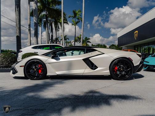 WHITE 2025 Lamborghini Revuelto