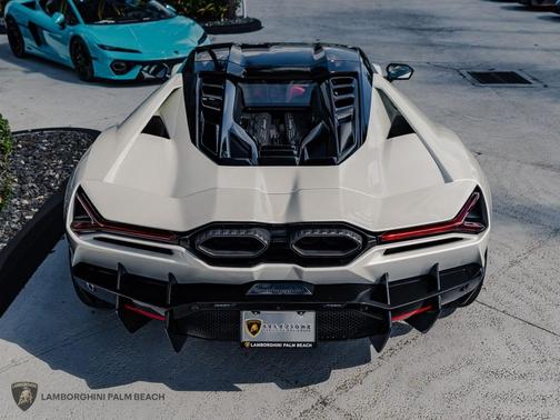 WHITE 2025 Lamborghini Revuelto