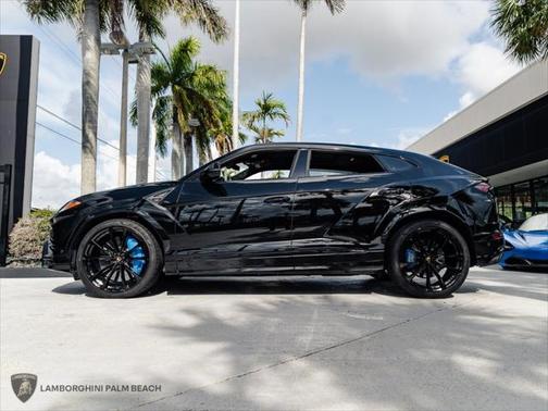 2022 Lamborghini Urus