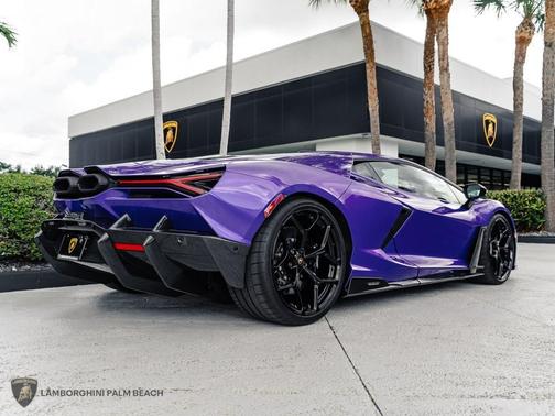 2024 Lamborghini Revuelto