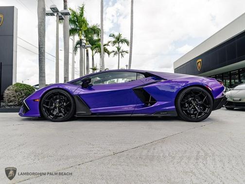 2024 Lamborghini Revuelto