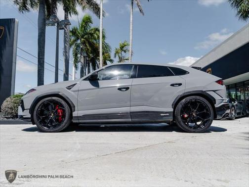 2024 Lamborghini Urus Performante