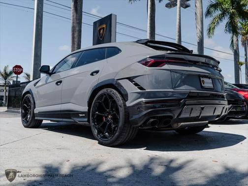 2024 Lamborghini Urus Performante