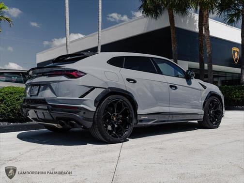 2024 Lamborghini Urus Performante
