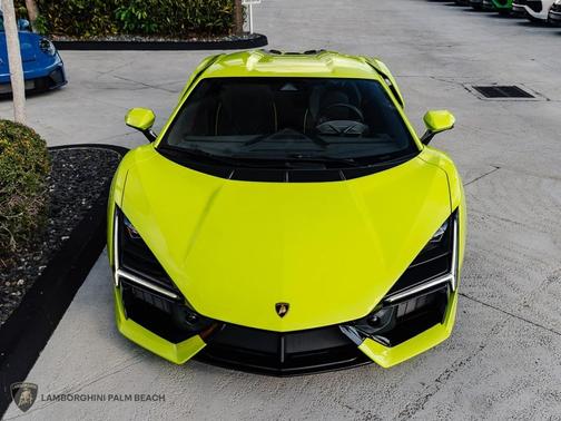 Verde Scandal Metallic 2025 Lamborghini Revuelto