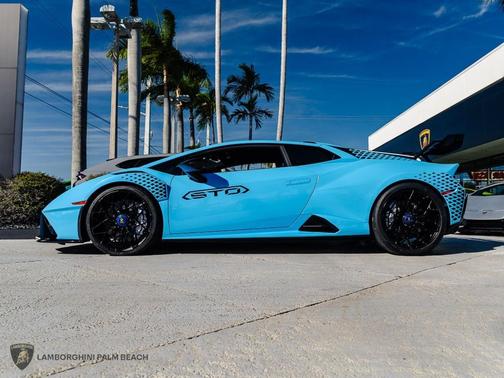 2022 Lamborghini Huracan STO Coupe