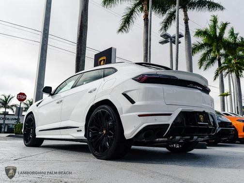 2025 Lamborghini Urus SE