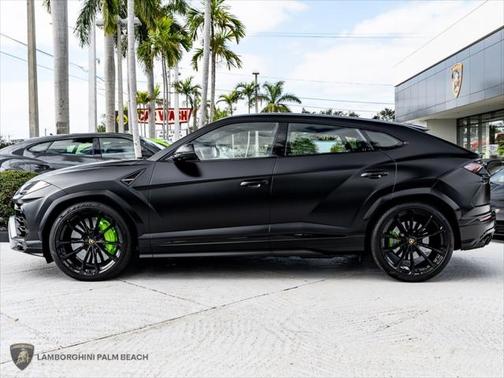 2022 Lamborghini Urus 