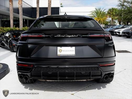 2022 Lamborghini Urus 