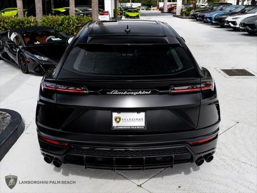2022 Lamborghini Urus 