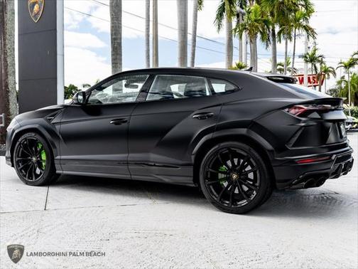 2022 Lamborghini Urus 
