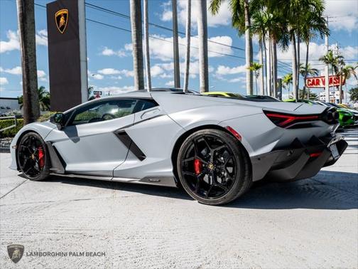 2024 Lamborghini Revuelto
