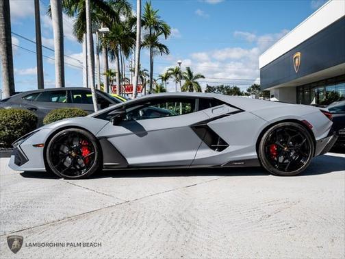2024 Lamborghini Revuelto