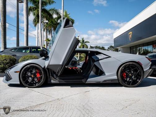2024 Lamborghini Revuelto