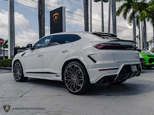 WHITE 2025 Lamborghini Urus SE