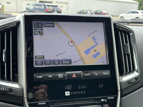 2017 Toyota Land Cruiser V8
