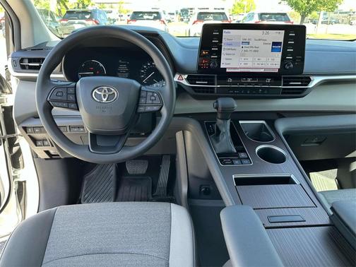 2024 Toyota Sienna LE