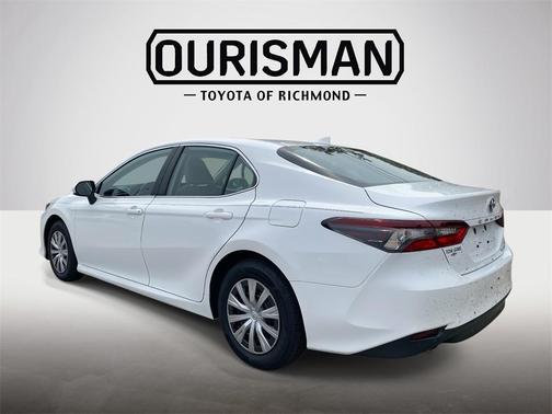2022 Toyota Camry Hybrid LE