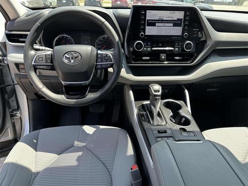 2021 Toyota Highlander LE