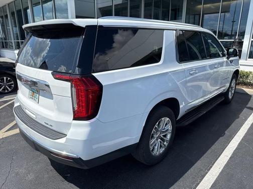 2022 GMC Yukon XL SLT