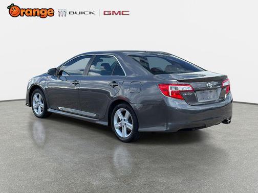 Magnetic Gray Metallic 2014 Toyota Camry SE
