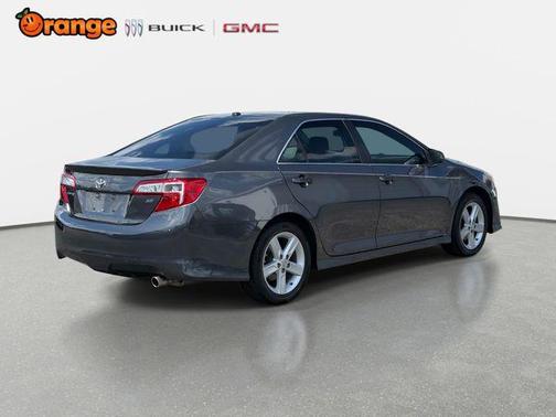 Magnetic Gray Metallic 2014 Toyota Camry SE