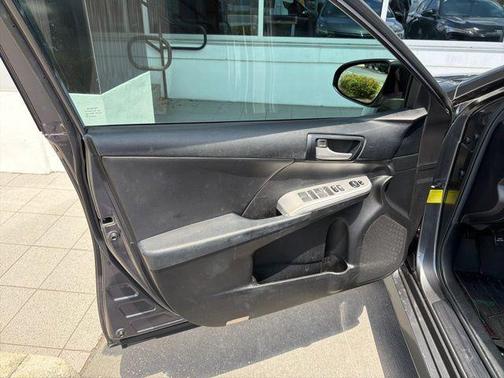 Magnetic Gray Metallic 2014 Toyota Camry SE