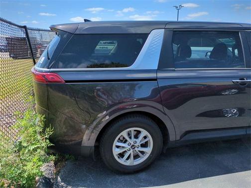 2022 Kia Carnival LX