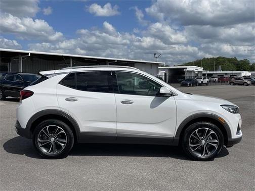 Photo 3 of 29 of 2022 Buick Encore GX Essence