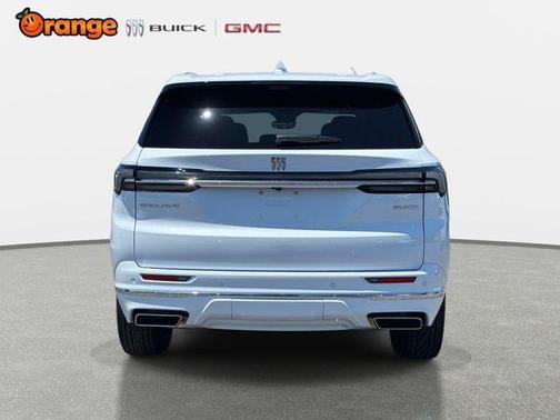 iridescent white tricoat 2026 Buick Enclave Avenir FWD