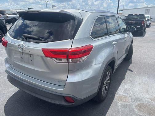 Celestial Silver Metallic 2017 Toyota Highlander XLE