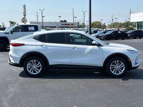 Summit White 2026 Buick Envista Preferred FWD