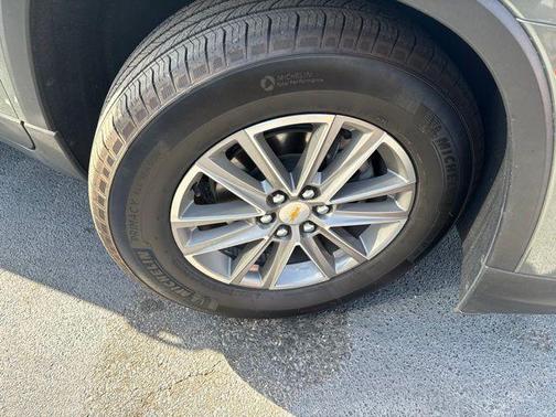 Silver Sage Metallic 2022 Chevrolet Traverse LT Cloth