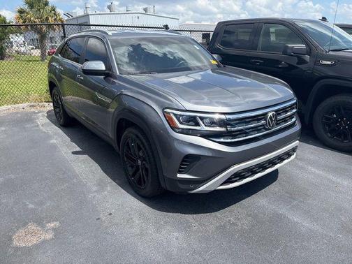 Platinum Gray Metallic 2023 Volkswagen Atlas Cross Sport 3.6L V6 SE w/Technology