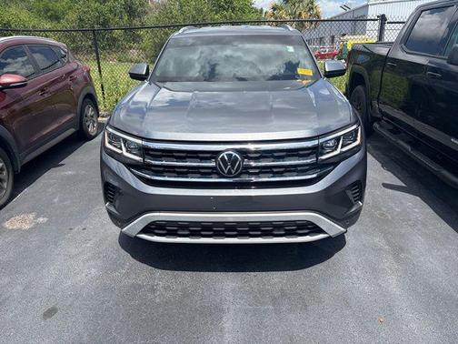 Platinum Gray Metallic 2023 Volkswagen Atlas Cross Sport 3.6L V6 SE w/Technology