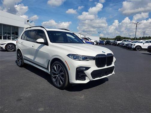 2022 BMW X7 M50i