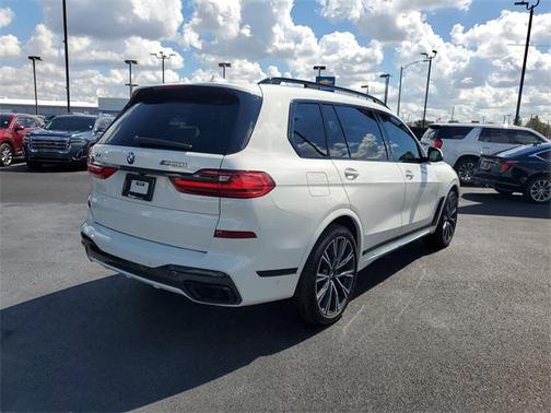 2022 BMW X7 M50i