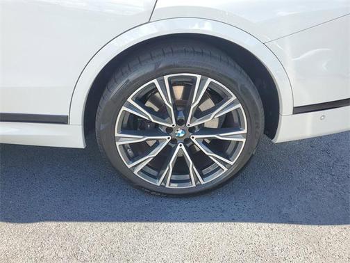 2022 BMW X7 M50i
