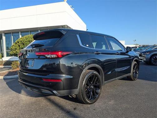 2023 Mitsubishi Outlander SE Black Edition 2WD